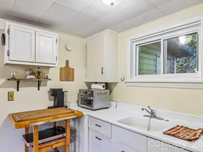 58 Leisure Lane, Maggie Valley, NC 28751.  MLS# CAR4434377, YatesRealty ID 56447. 