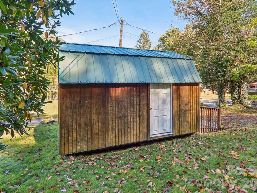 58 Leisure Lane, Maggie Valley, NC 28751.  MLS# CAR4434377, YatesRealty ID 56447. 