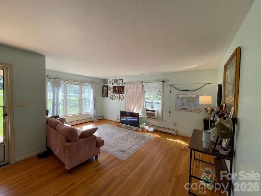 110 Poteat Drive, Morganton, NC 28655.  MLS# CAR4431657, YatesRealty ID 56452. Livingroom