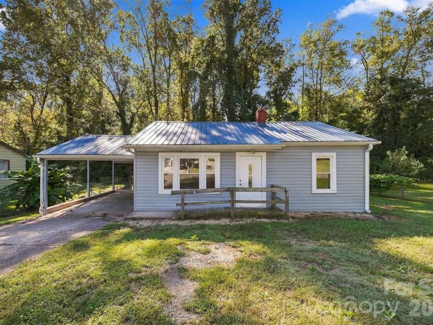 110 Brookside Lane, Morganton, NC 28655.  MLS# CAR4434404, YatesRealty ID 56455. 