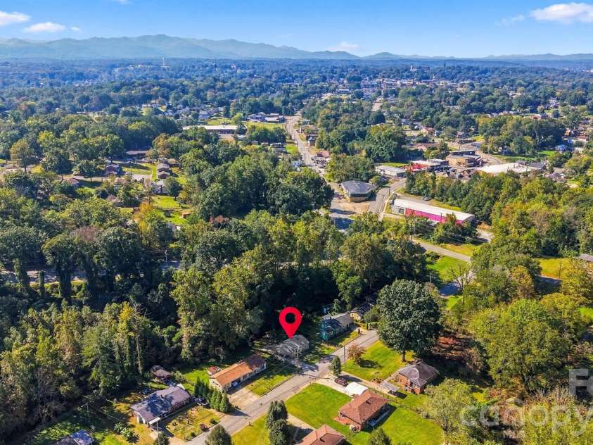 110 Brookside Lane, Morganton, NC 28655.  MLS# CAR4434404, YatesRealty ID 56455. 