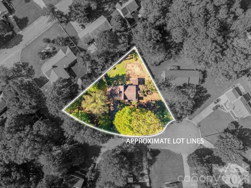 111 Smoke Tree Court, Gastonia, NC 28056.  MLS# CAR4433687, YatesRealty ID 56459. 