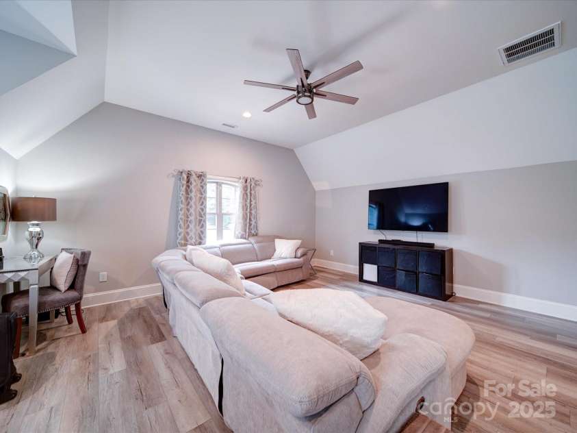 4025 Foxes Trail, Cramerton, NC 28032.  MLS# CAR4264647, YatesRealty ID 5646. 