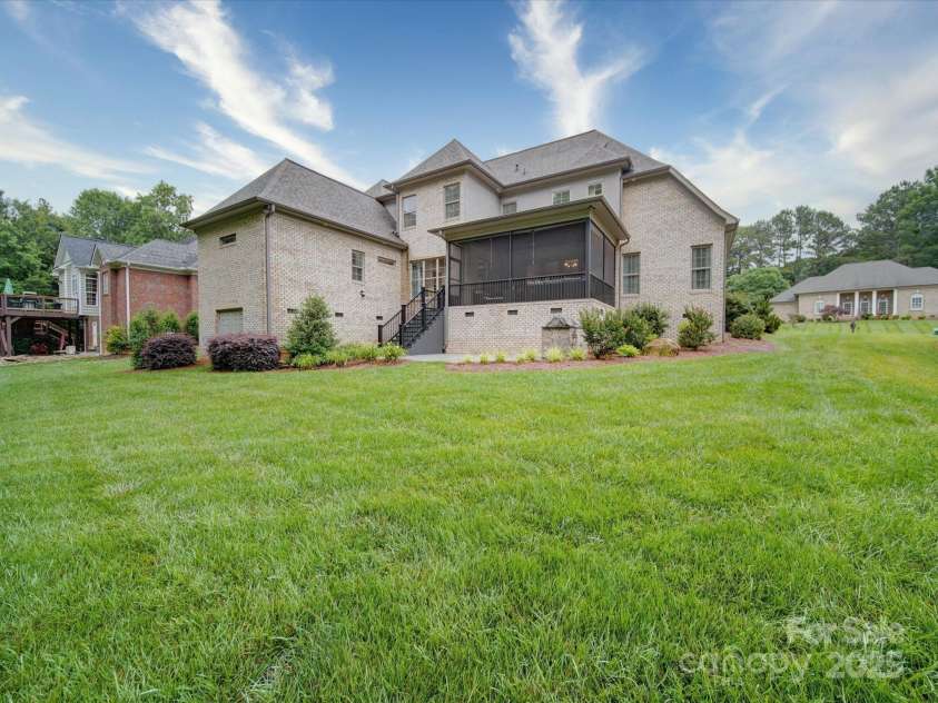 4025 Foxes Trail, Cramerton, NC 28032.  MLS# CAR4264647, YatesRealty ID 5646. 