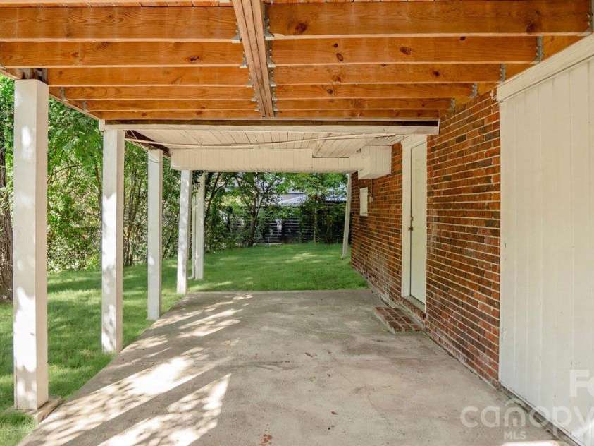 1913 Tippah Avenue, Charlotte, NC 28205.  MLS# CAR4432538, YatesRealty ID 56462. 