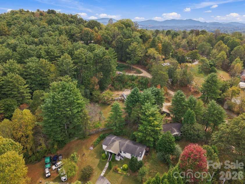 430 Gorman Bridge Road, Asheville, NC 28806.  MLS# CAR4434426, YatesRealty ID 56465. 