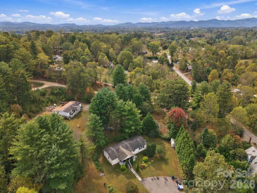 430 Gorman Bridge Road, Asheville, NC 28806.  MLS# CAR4434426, YatesRealty ID 56465. 