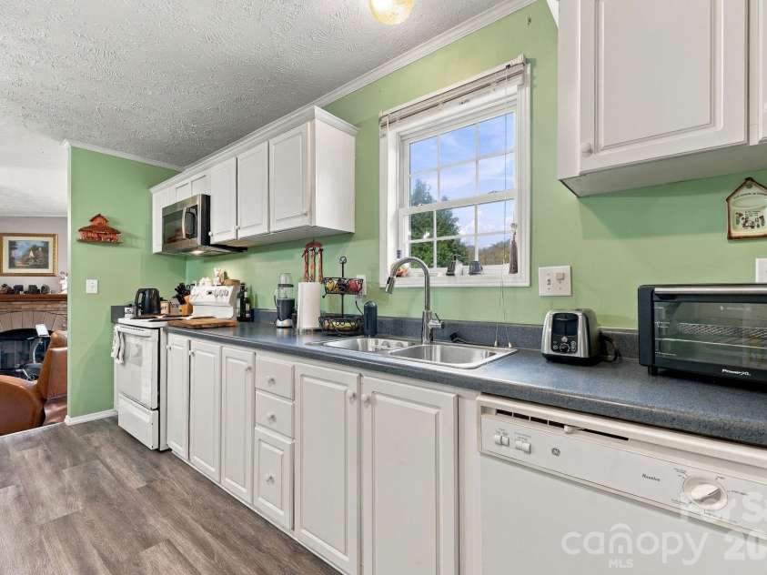 430 Gorman Bridge Road, Asheville, NC 28806.  MLS# CAR4434426, YatesRealty ID 56465. 