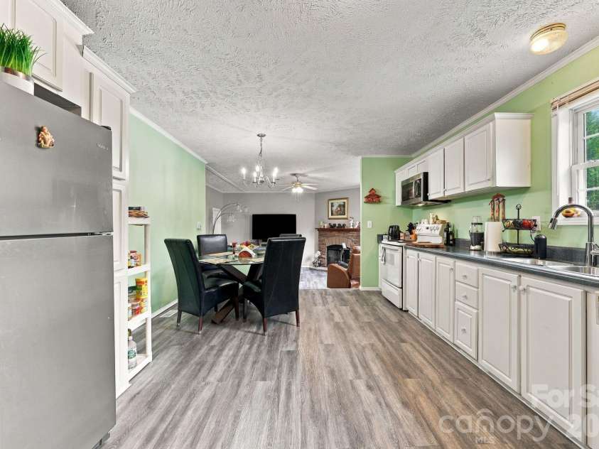 430 Gorman Bridge Road, Asheville, NC 28806.  MLS# CAR4434426, YatesRealty ID 56465. 