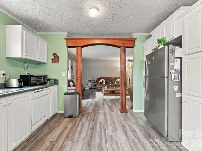 430 Gorman Bridge Road, Asheville, NC 28806.  MLS# CAR4434426, YatesRealty ID 56465. 