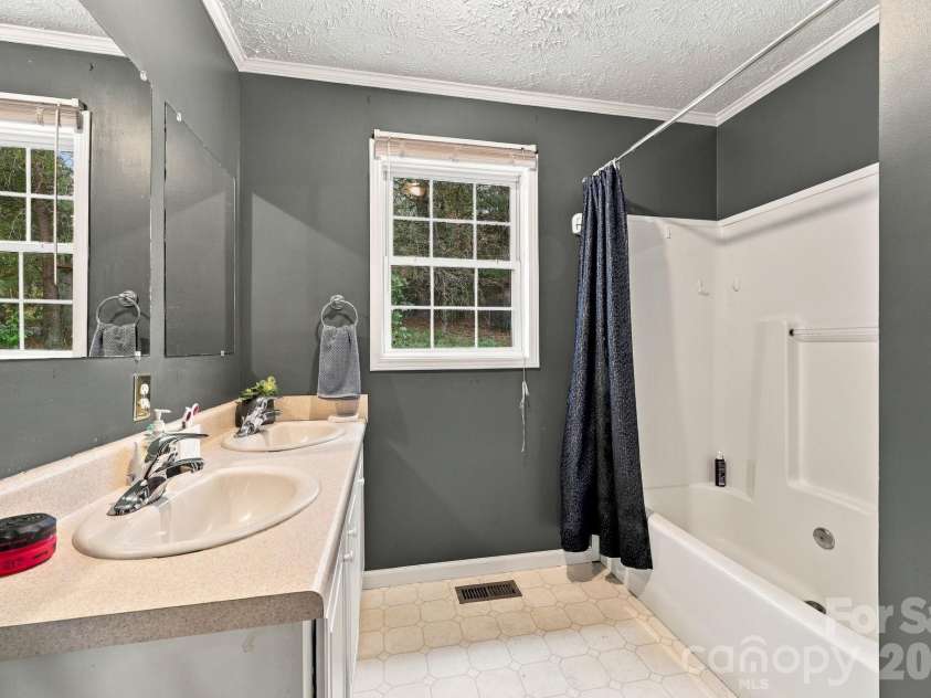 430 Gorman Bridge Road, Asheville, NC 28806.  MLS# CAR4434426, YatesRealty ID 56465. 