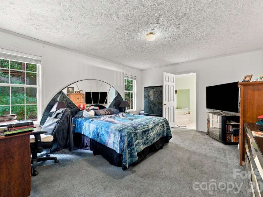 430 Gorman Bridge Road, Asheville, NC 28806.  MLS# CAR4434426, YatesRealty ID 56465. 