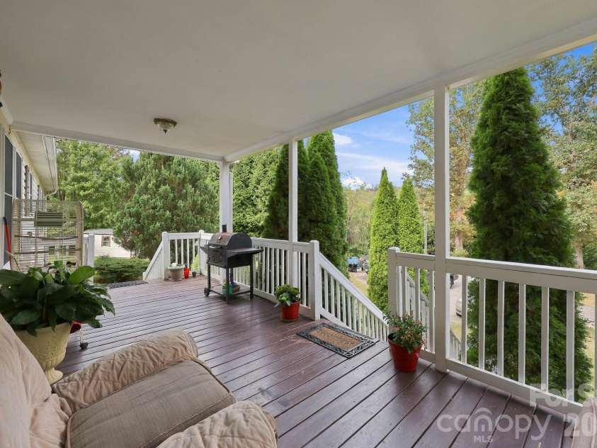 430 Gorman Bridge Road, Asheville, NC 28806.  MLS# CAR4434426, YatesRealty ID 56465. 