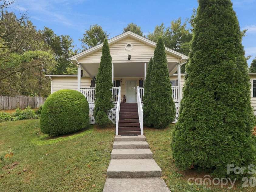 430 Gorman Bridge Road, Asheville, NC 28806.  MLS# CAR4434426, YatesRealty ID 56465. 