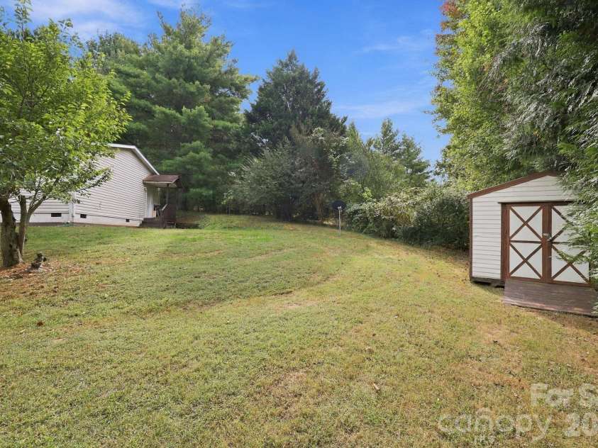 430 Gorman Bridge Road, Asheville, NC 28806.  MLS# CAR4434426, YatesRealty ID 56465. 