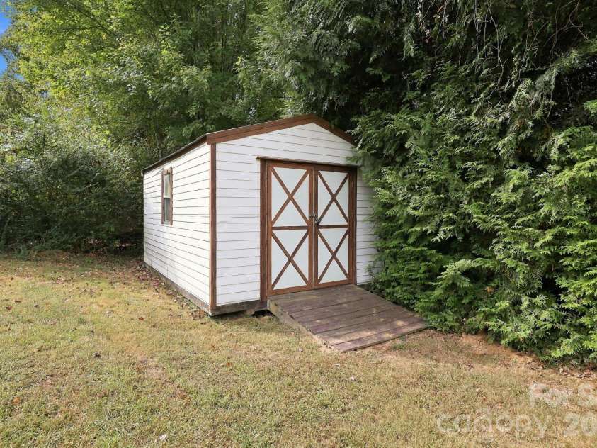 430 Gorman Bridge Road, Asheville, NC 28806.  MLS# CAR4434426, YatesRealty ID 56465. 