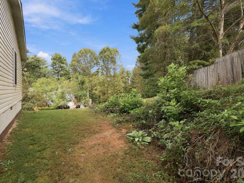 430 Gorman Bridge Road, Asheville, NC 28806.  MLS# CAR4434426, YatesRealty ID 56465. 