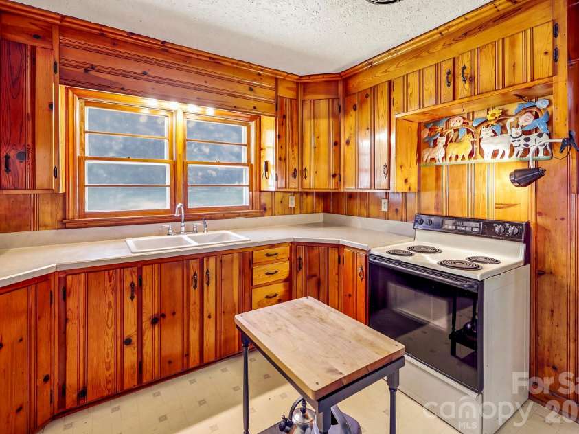 127 Freeman Street, Rutherfordton, NC 28139.  MLS# CAR4432360, YatesRealty ID 56467. 