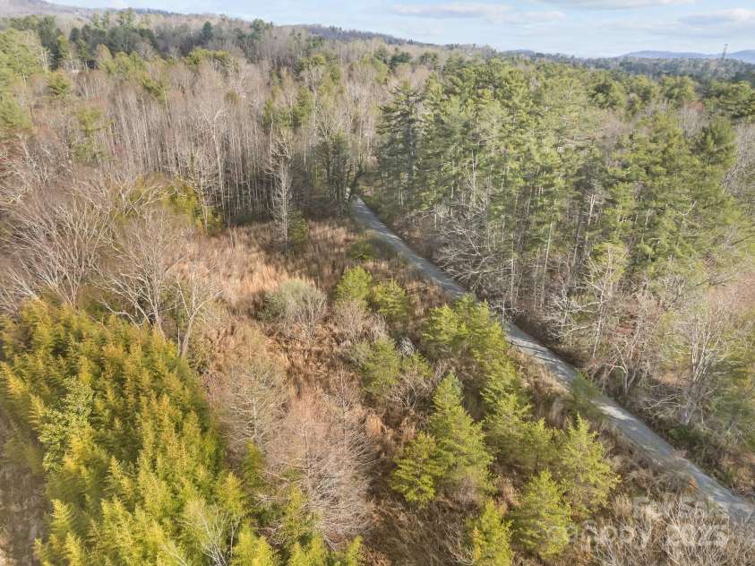 425 Nelson Valley Lane, Hendersonville, NC 28739.  MLS# CAR4242355, YatesRealty ID 5647. 