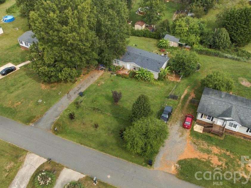 1176 Safeway Drive, Gastonia, NC 28056.  MLS# CAR4433240, YatesRealty ID 56471. 