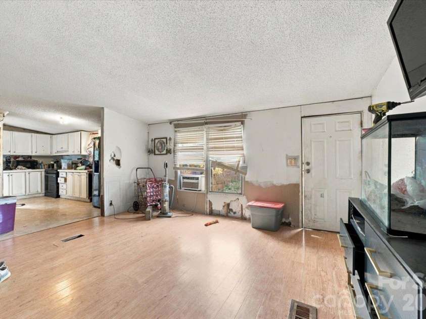 1176 Safeway Drive, Gastonia, NC 28056.  MLS# CAR4433240, YatesRealty ID 56471. 