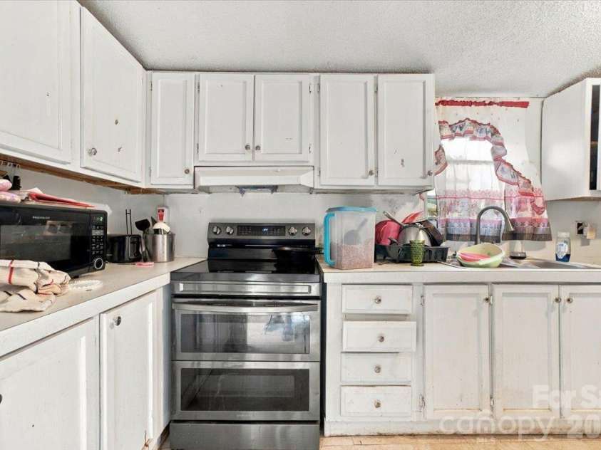 1176 Safeway Drive, Gastonia, NC 28056.  MLS# CAR4433240, YatesRealty ID 56471. 