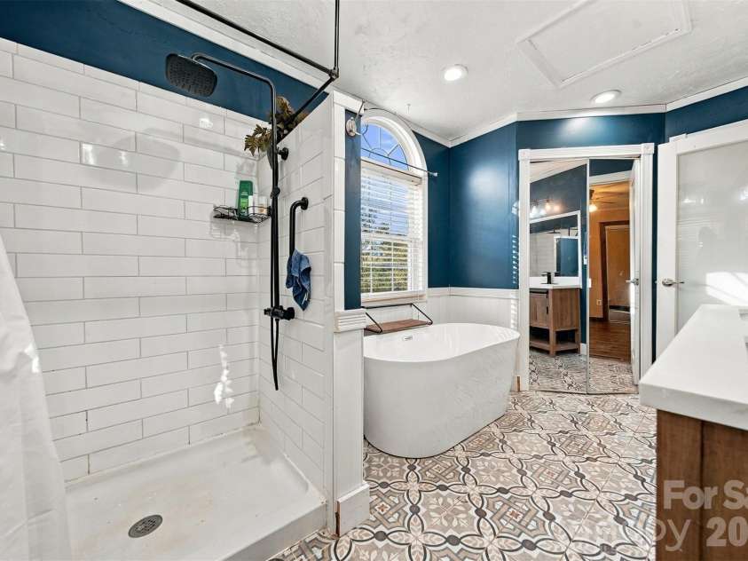 183 Falls Avenue, Granite Falls, NC 28630.  MLS# CAR4433129, YatesRealty ID 56476. Main Bath POV 2