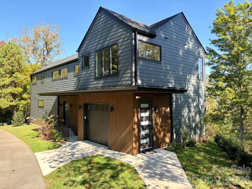 70 Knobby Lane, Franklin, NC 28734.  MLS# CAR4434466, YatesRealty ID 56479. 