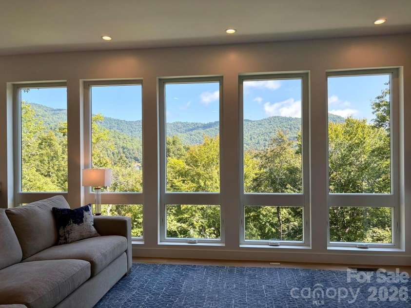 70 Knobby Lane, Franklin, NC 28734.  MLS# CAR4434466, YatesRealty ID 56479. 