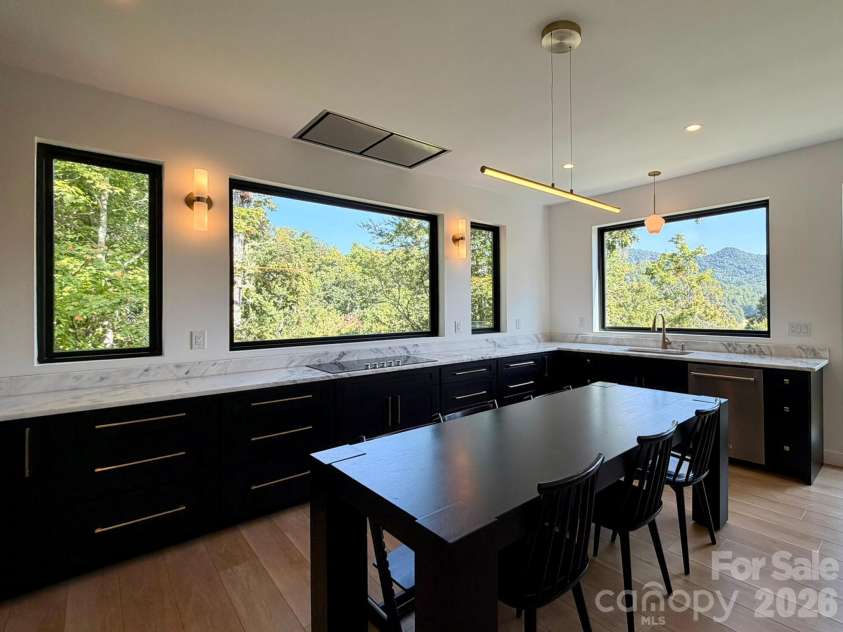 70 Knobby Lane, Franklin, NC 28734.  MLS# CAR4434466, YatesRealty ID 56479. 