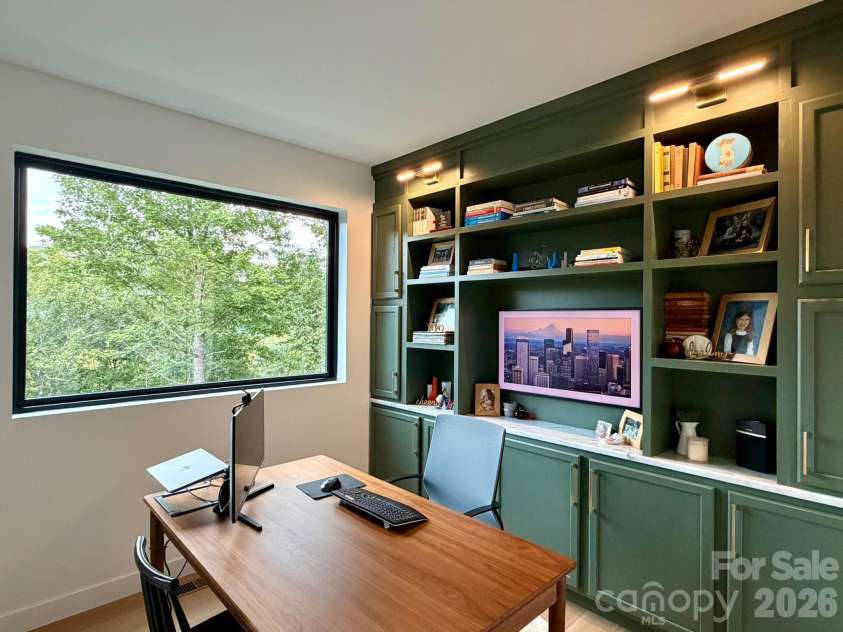 70 Knobby Lane, Franklin, NC 28734.  MLS# CAR4434466, YatesRealty ID 56479. 
