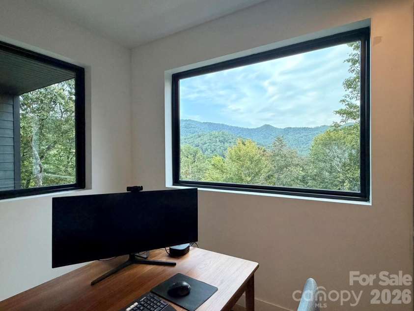 70 Knobby Lane, Franklin, NC 28734.  MLS# CAR4434466, YatesRealty ID 56479. 