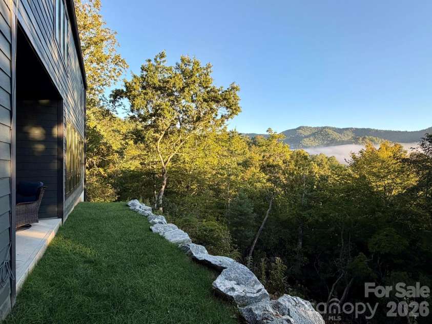 70 Knobby Lane, Franklin, NC 28734.  MLS# CAR4434466, YatesRealty ID 56479. 