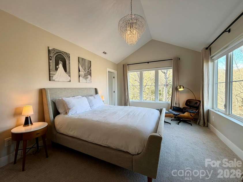 70 Knobby Lane, Franklin, NC 28734.  MLS# CAR4434466, YatesRealty ID 56479. 