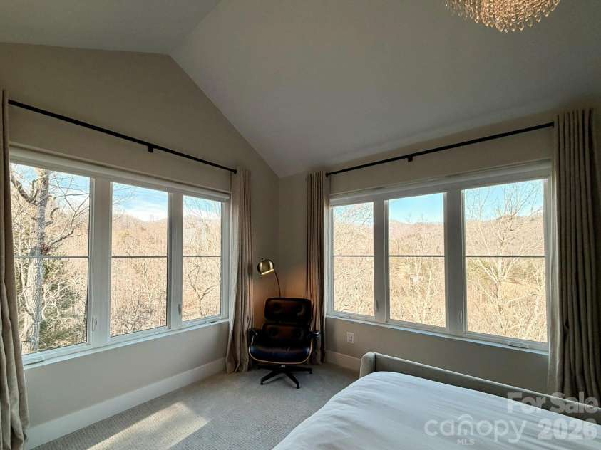 70 Knobby Lane, Franklin, NC 28734.  MLS# CAR4434466, YatesRealty ID 56479. 