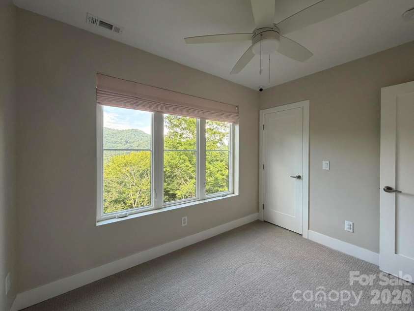 70 Knobby Lane, Franklin, NC 28734.  MLS# CAR4434466, YatesRealty ID 56479. 