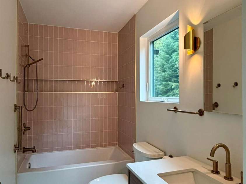 70 Knobby Lane, Franklin, NC 28734.  MLS# CAR4434466, YatesRealty ID 56479. 