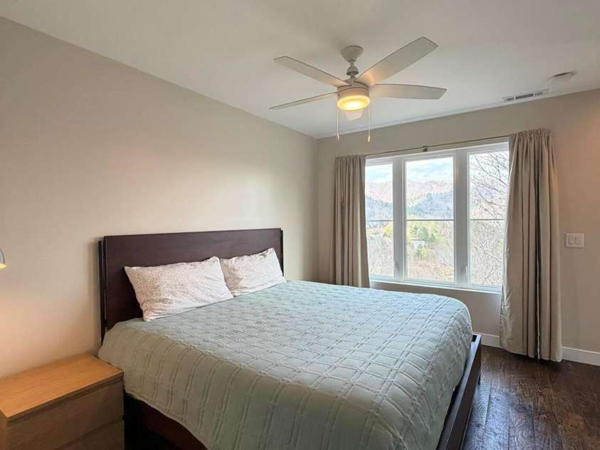 70 Knobby Lane, Franklin, NC 28734.  MLS# CAR4434466, YatesRealty ID 56479. 