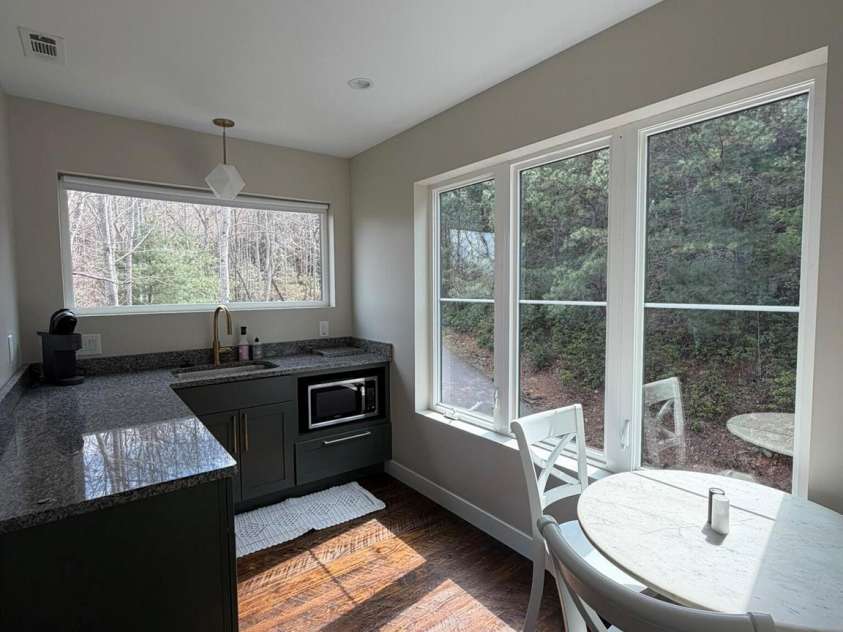 70 Knobby Lane, Franklin, NC 28734.  MLS# CAR4434466, YatesRealty ID 56479. 