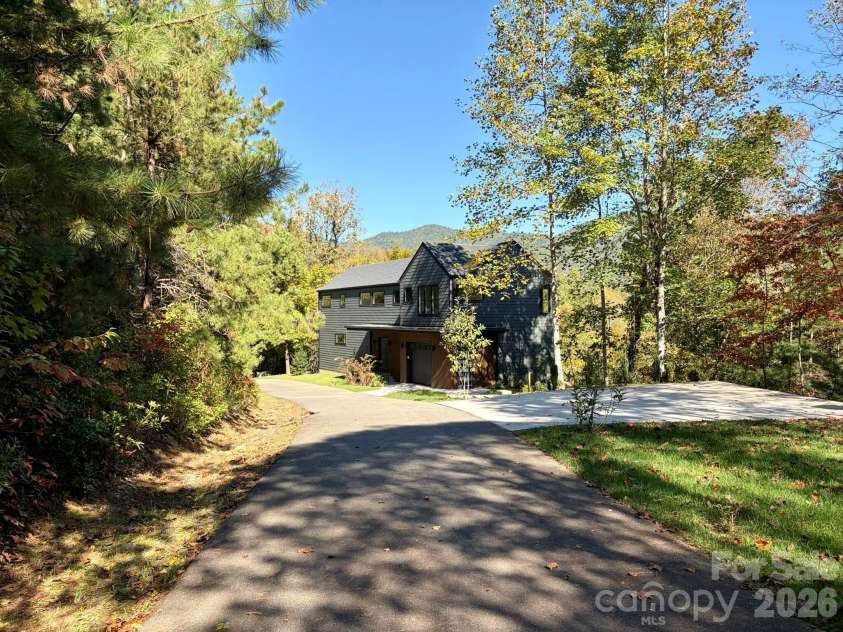 70 Knobby Lane, Franklin, NC 28734.  MLS# CAR4434466, YatesRealty ID 56479. 
