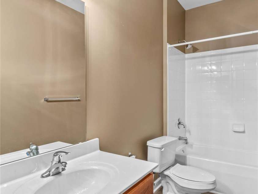 19725 Deer Valley Drive, Cornelius, NC 28031.  MLS# CAR4243180, YatesRealty ID 5648. Secondary Full Bath