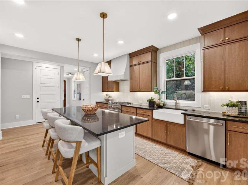 1524 E 35th Street, Charlotte, NC 28205.  MLS# CAR4434437, YatesRealty ID 56480. 