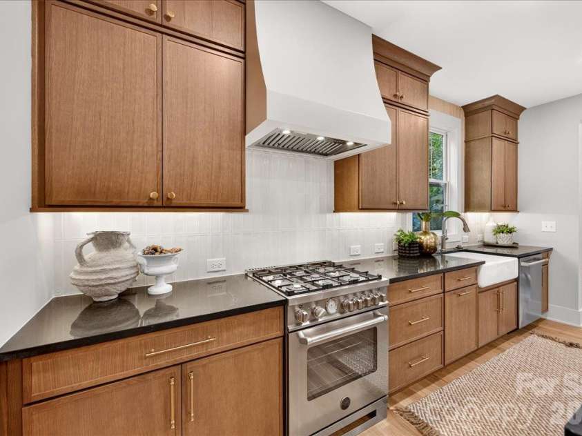 1524 E 35th Street, Charlotte, NC 28205.  MLS# CAR4434437, YatesRealty ID 56480. 