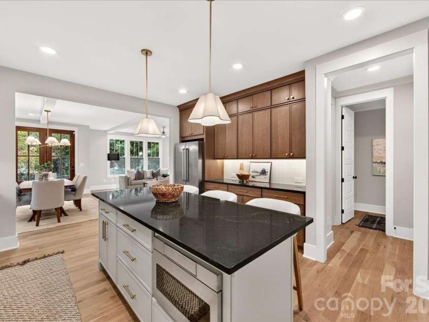 1524 E 35th Street, Charlotte, NC 28205.  MLS# CAR4434437, YatesRealty ID 56480. 