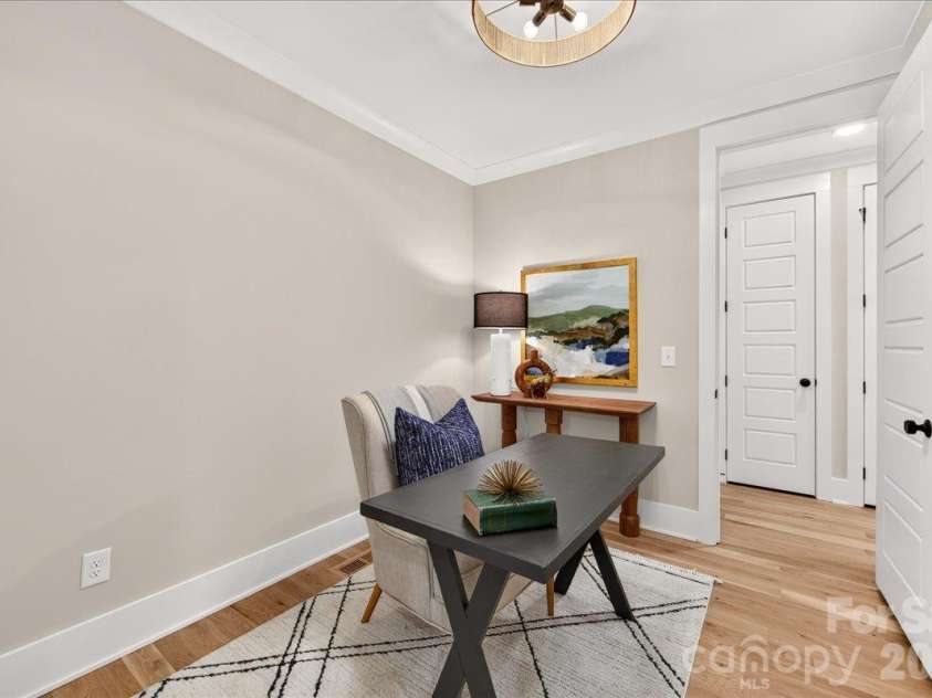 1524 E 35th Street, Charlotte, NC 28205.  MLS# CAR4434437, YatesRealty ID 56480. 
