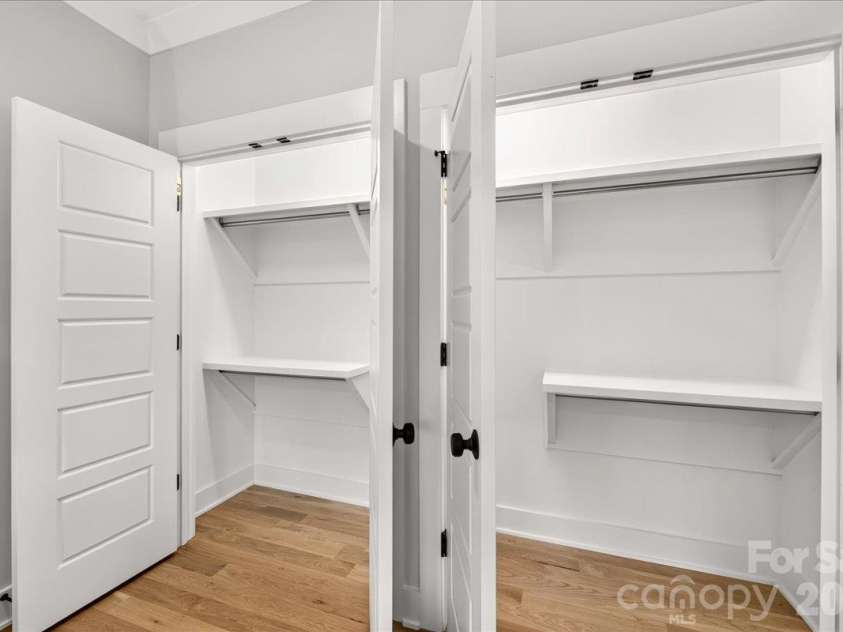 1524 E 35th Street, Charlotte, NC 28205.  MLS# CAR4434437, YatesRealty ID 56480. 