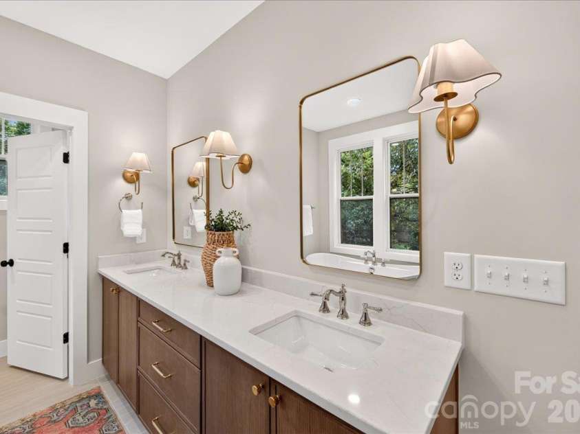 1524 E 35th Street, Charlotte, NC 28205.  MLS# CAR4434437, YatesRealty ID 56480. 