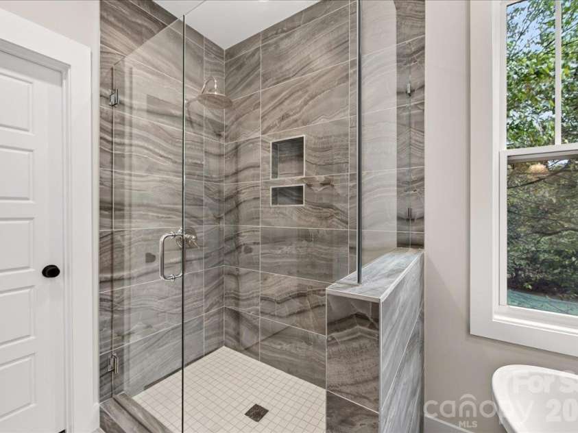 1524 E 35th Street, Charlotte, NC 28205.  MLS# CAR4434437, YatesRealty ID 56480. 
