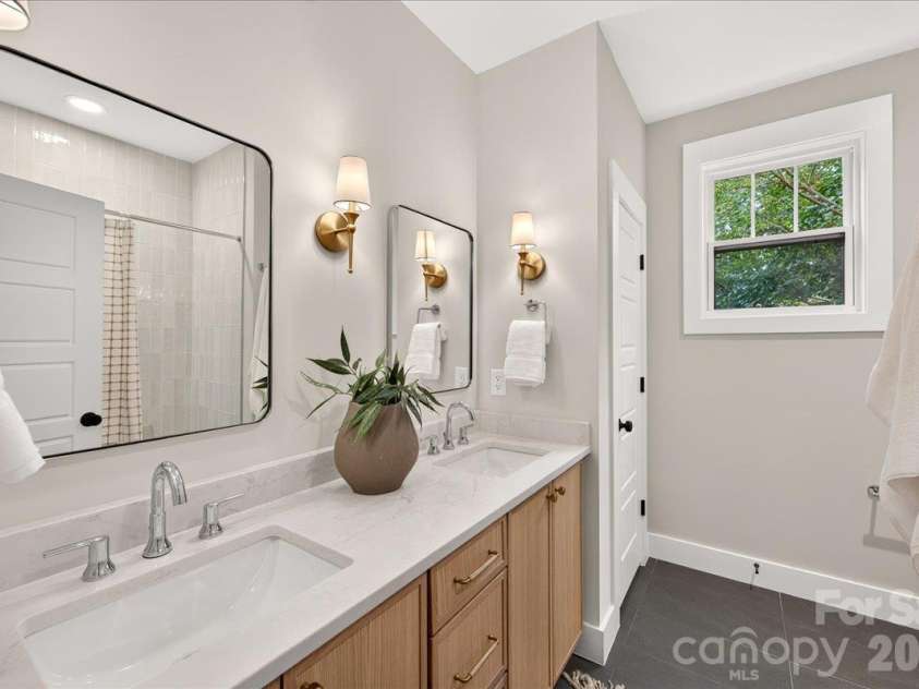 1524 E 35th Street, Charlotte, NC 28205.  MLS# CAR4434437, YatesRealty ID 56480. 