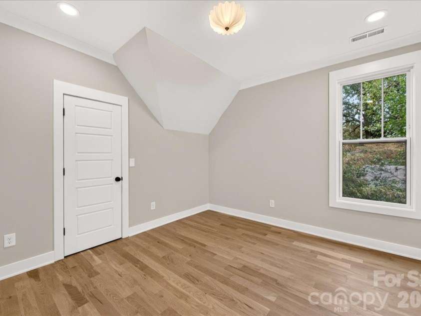 1524 E 35th Street, Charlotte, NC 28205.  MLS# CAR4434437, YatesRealty ID 56480. 